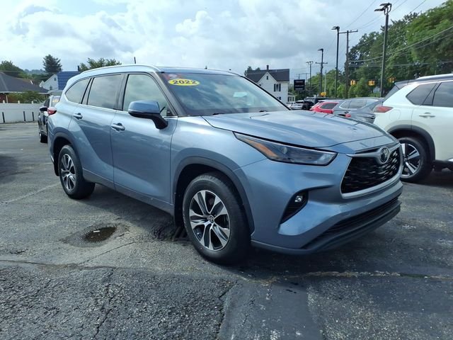 Used 2022  Toyota XLE image 2