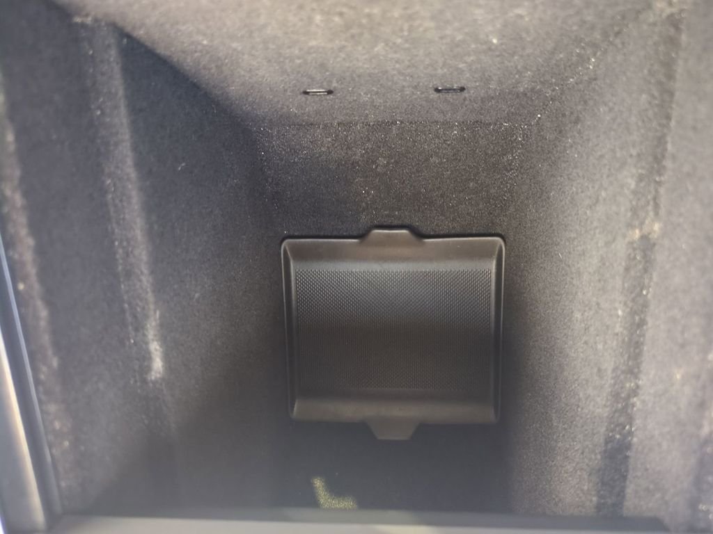 2024 Tesla Model Y Long Range - Photo 27