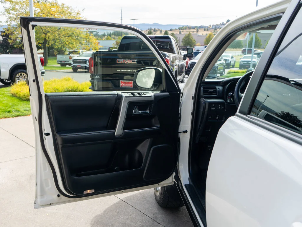Used 2020 White Toyota SR5 Premium image 16