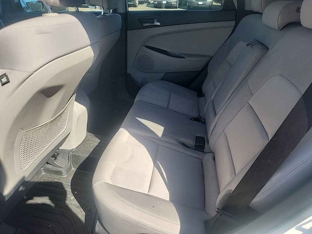 Used 2017 Winter White Hyundai SE image 19