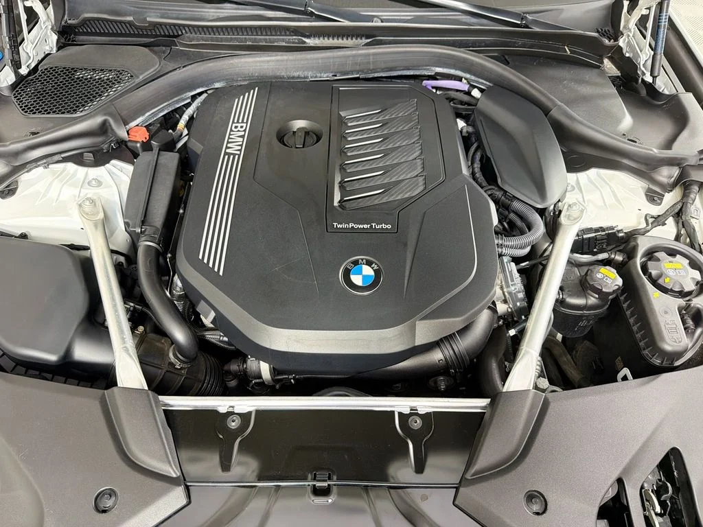 Used 2021 White BMW 540i image 32