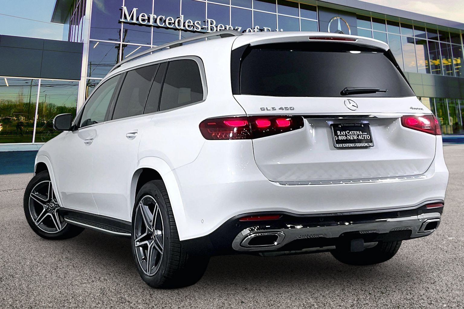 New 2026 MANUFAKTUR Moonlight White Metallic Mercedes-Benz GLS 450 image 17