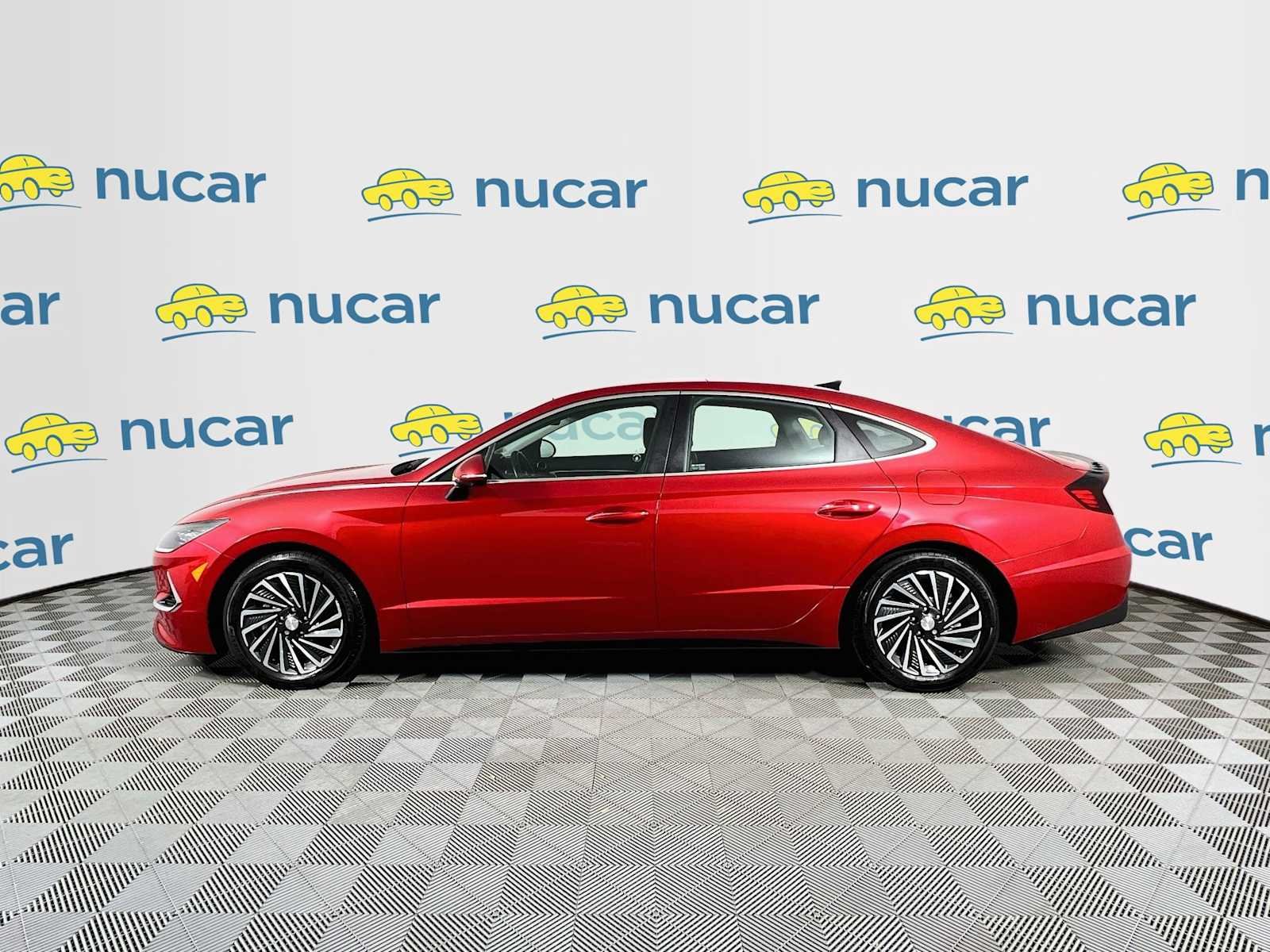 Used 2021 Calypso Red Hyundai Limited image 4