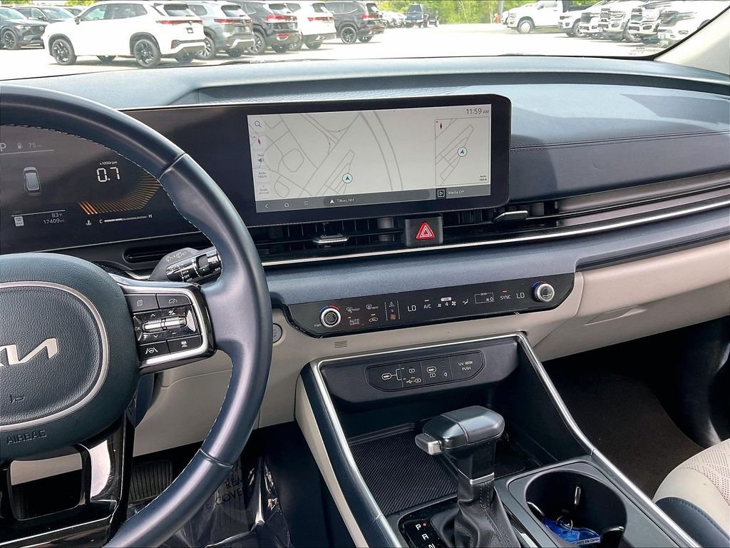 Used 2025 Snow White Pearl Kia EX image 18