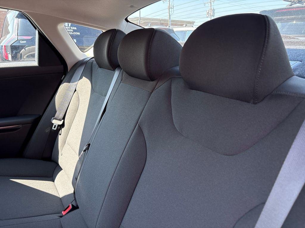 New 2026 Snow White Pearl Kia LX image 25