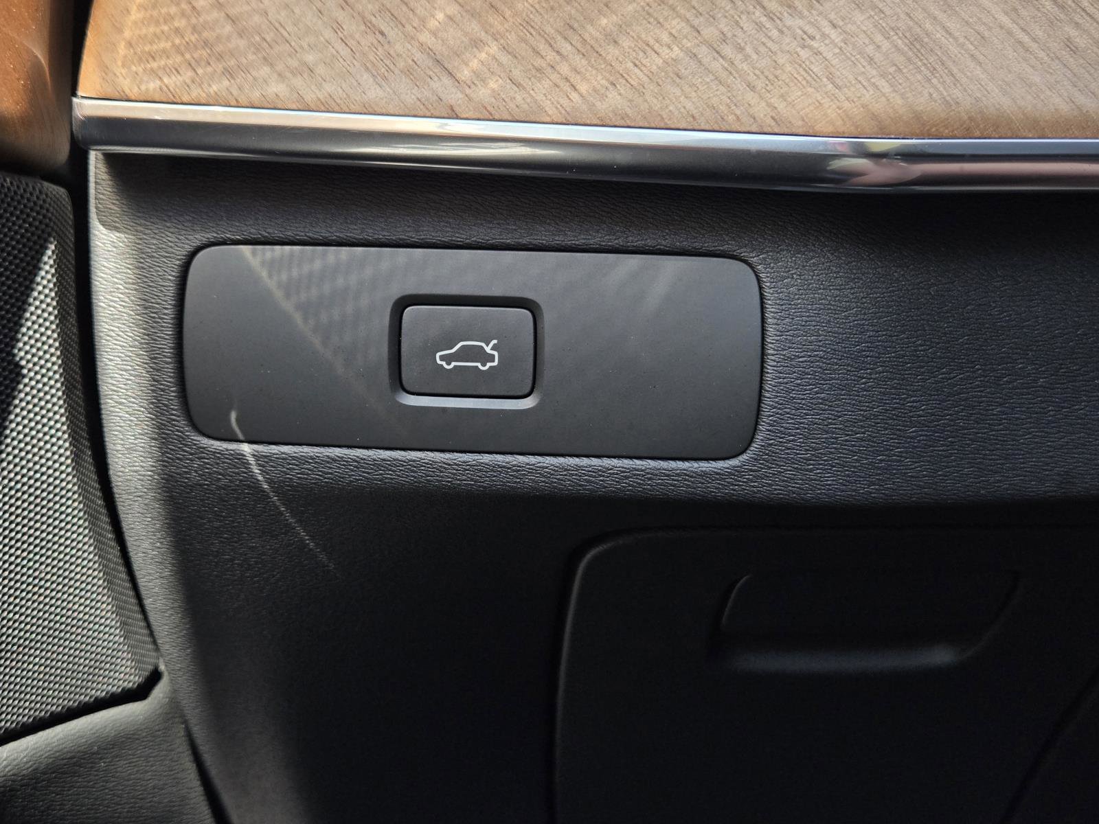 Used 2023 Platinum Gray Metallic Volvo Plus image 19