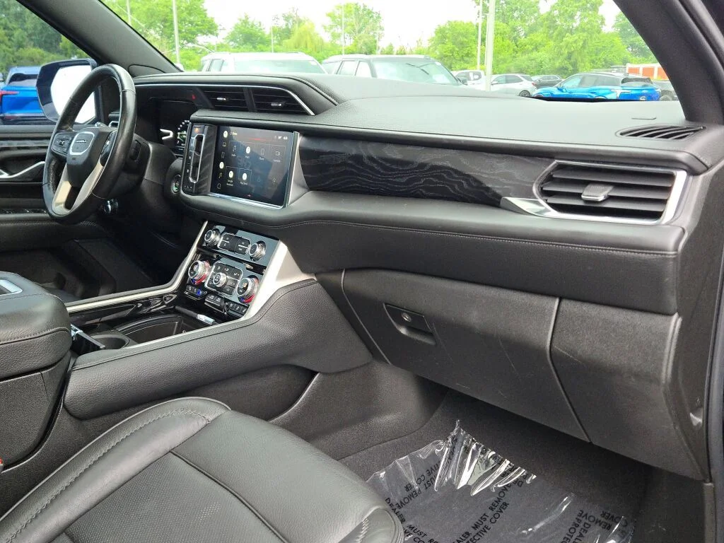 Used 2022  GMC Denali image 7