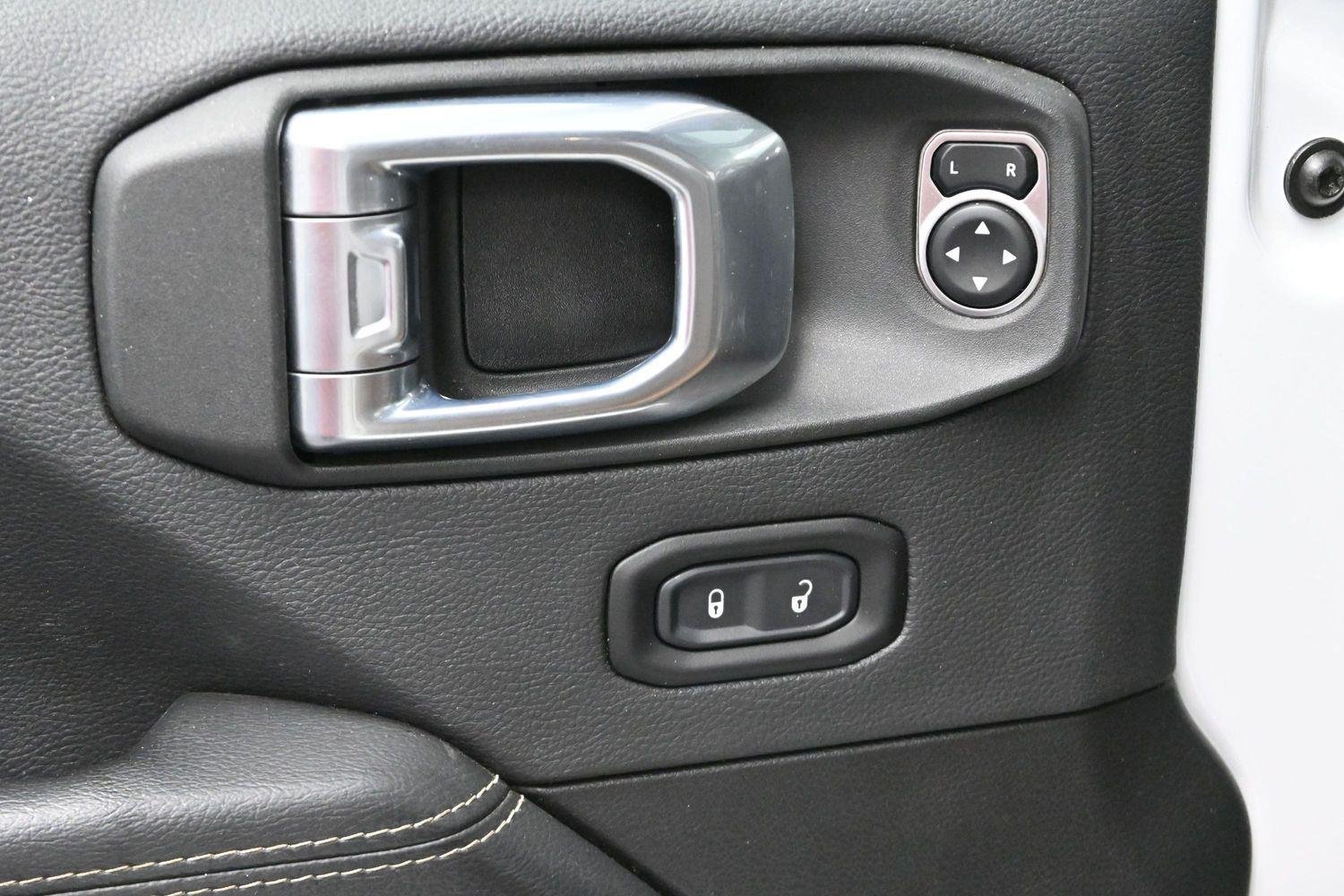 Used 2022 Bright White Clearcoat Jeep Unlimited Sahara image 11