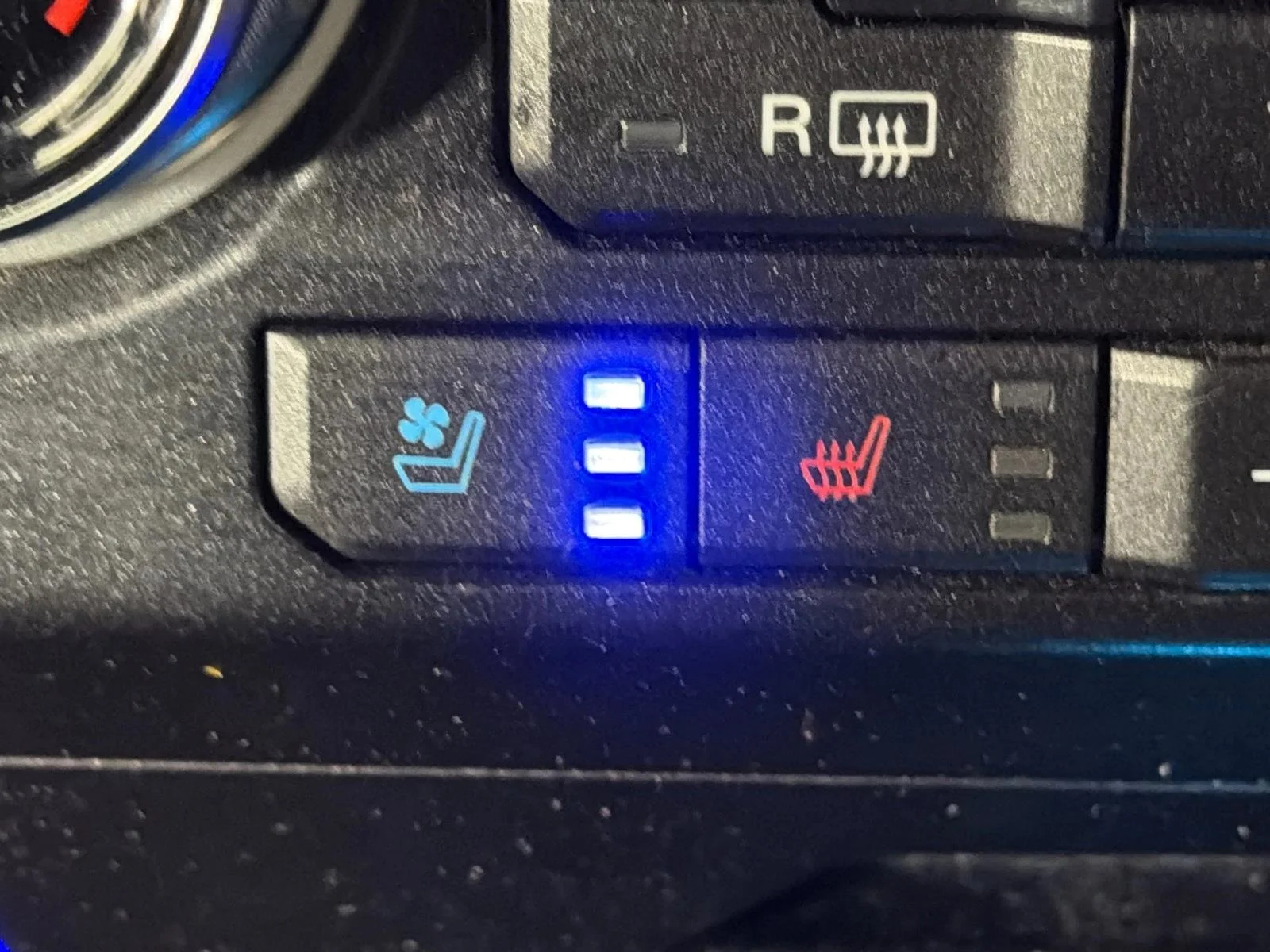 Used 2019 White Ford Platinum image 30