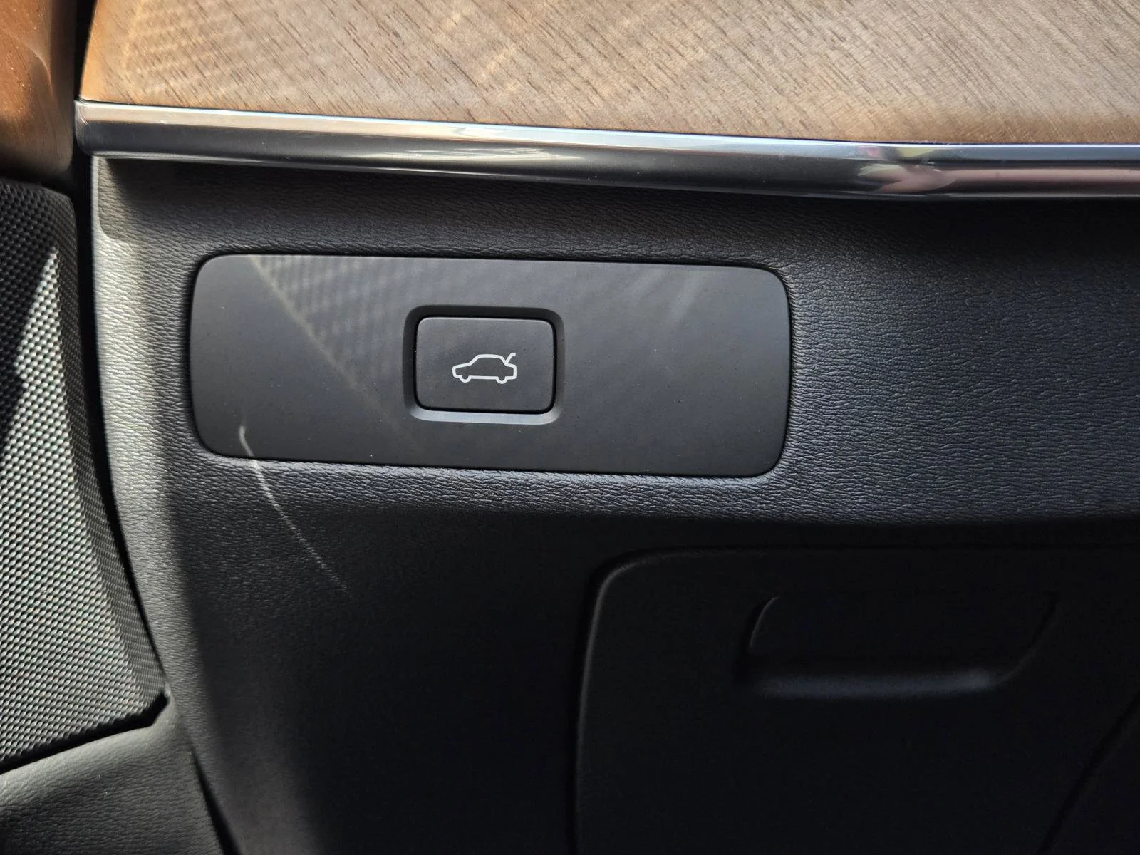 Used 2023 Platinum Gray Metallic Volvo Plus image 19