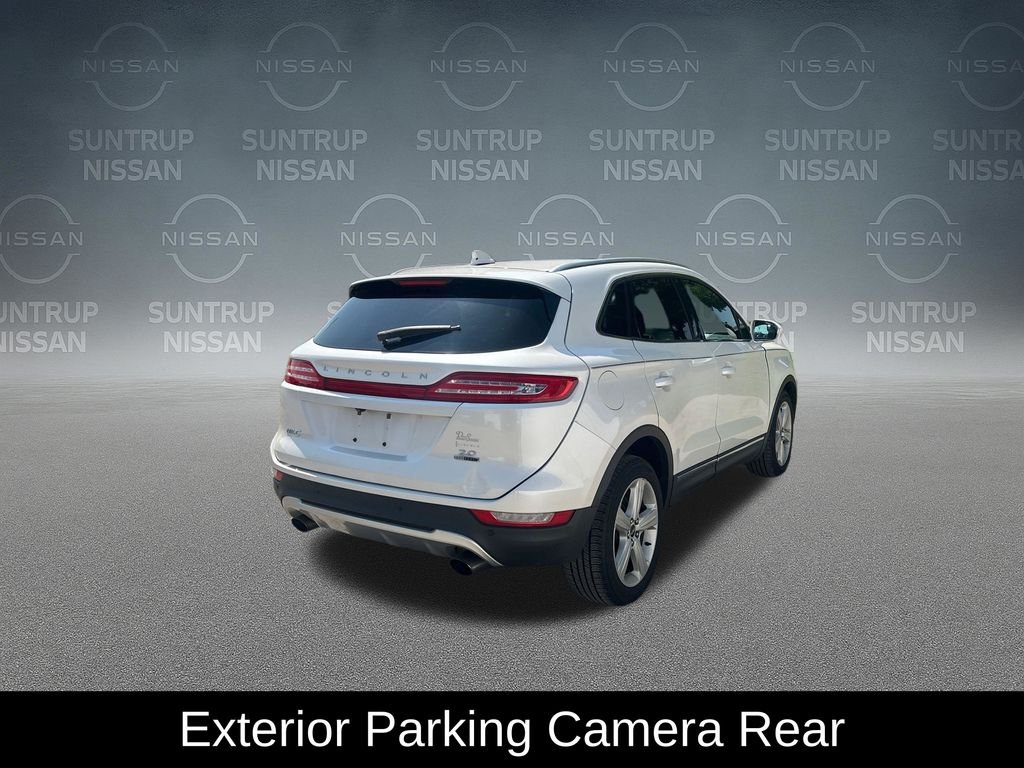 Used 2016 White Lincoln Premiere image 6