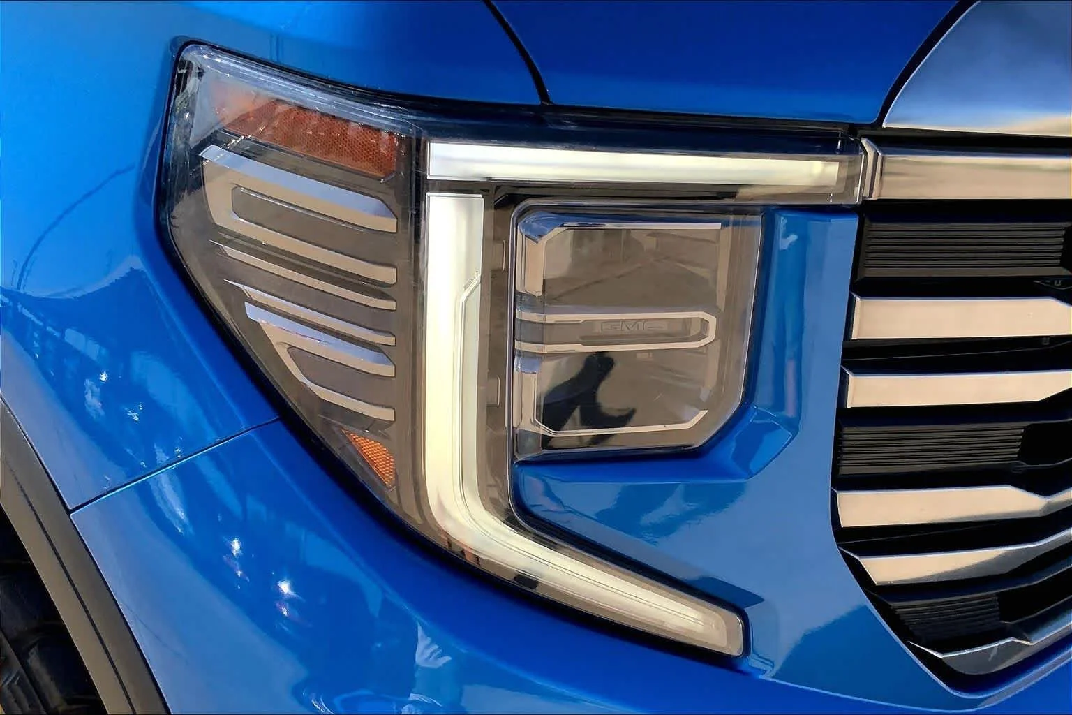 Used 2022 Dynamic Blue Metallic GMC AT4 image 26