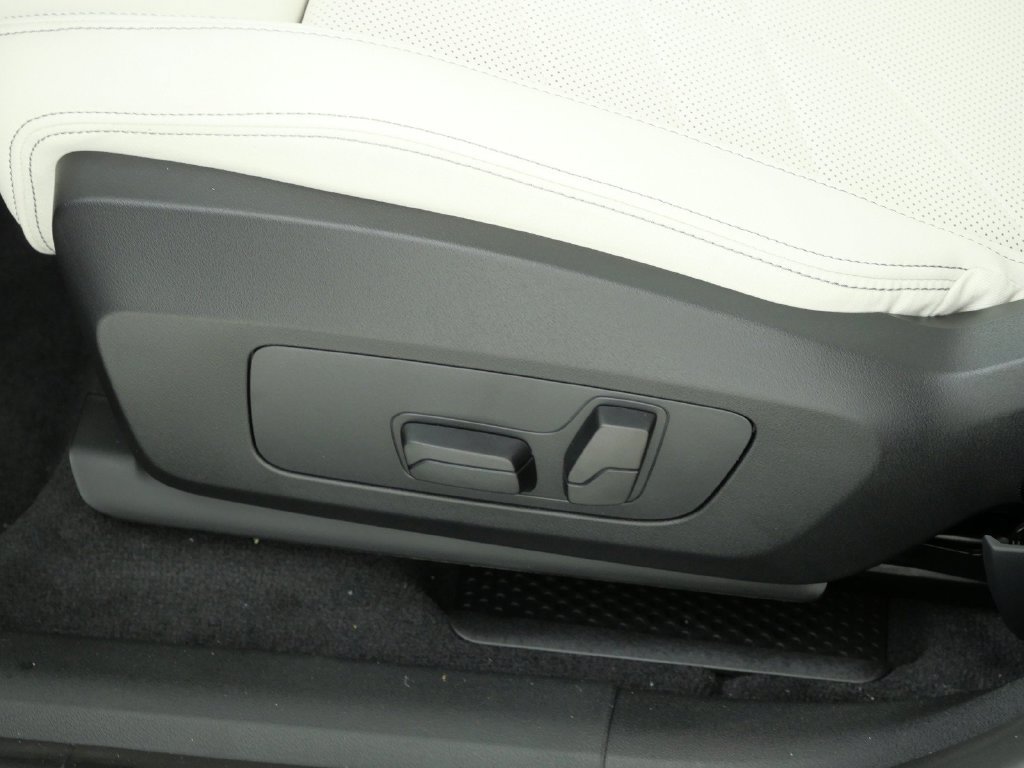New 2027 Black Sapphire Metallic BMW xDrive28i image 37