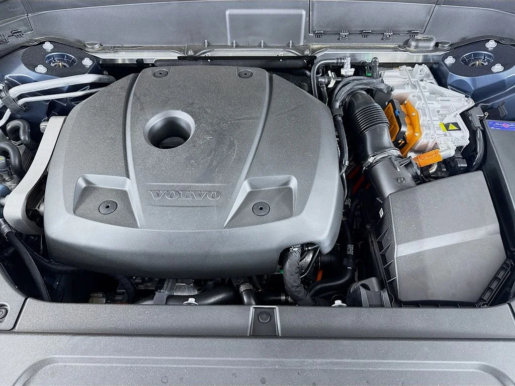 New 2026 Blue Volvo T8 Plus image 32
