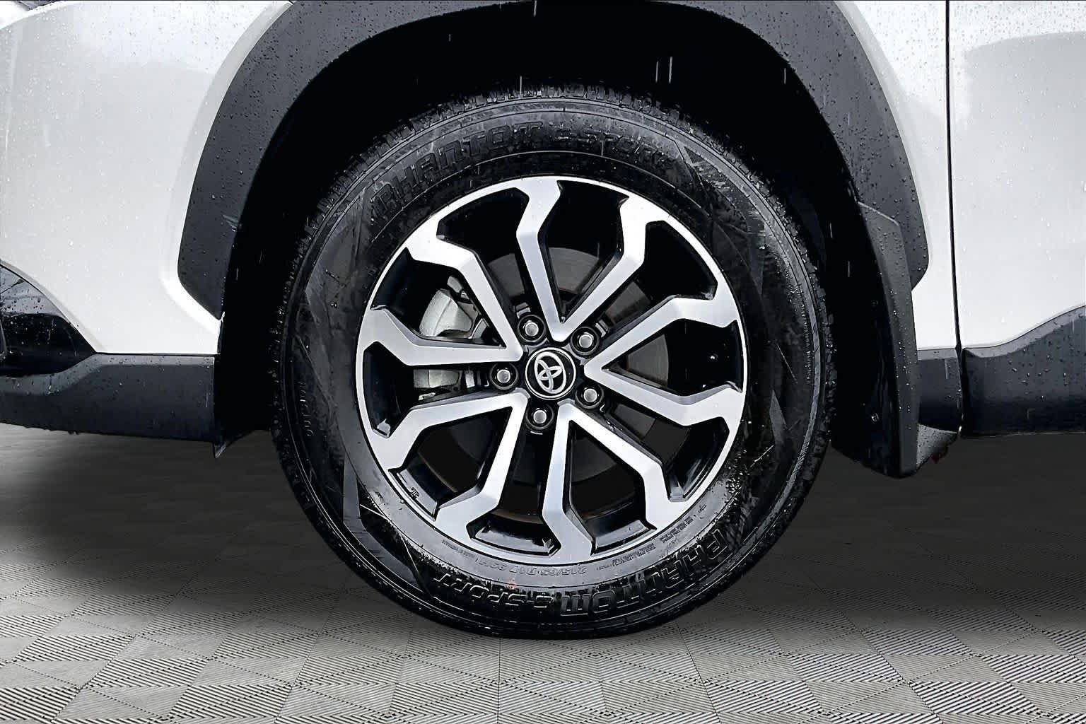Used 2024 Wind Chill Pearl Toyota Hybrid SE image 11