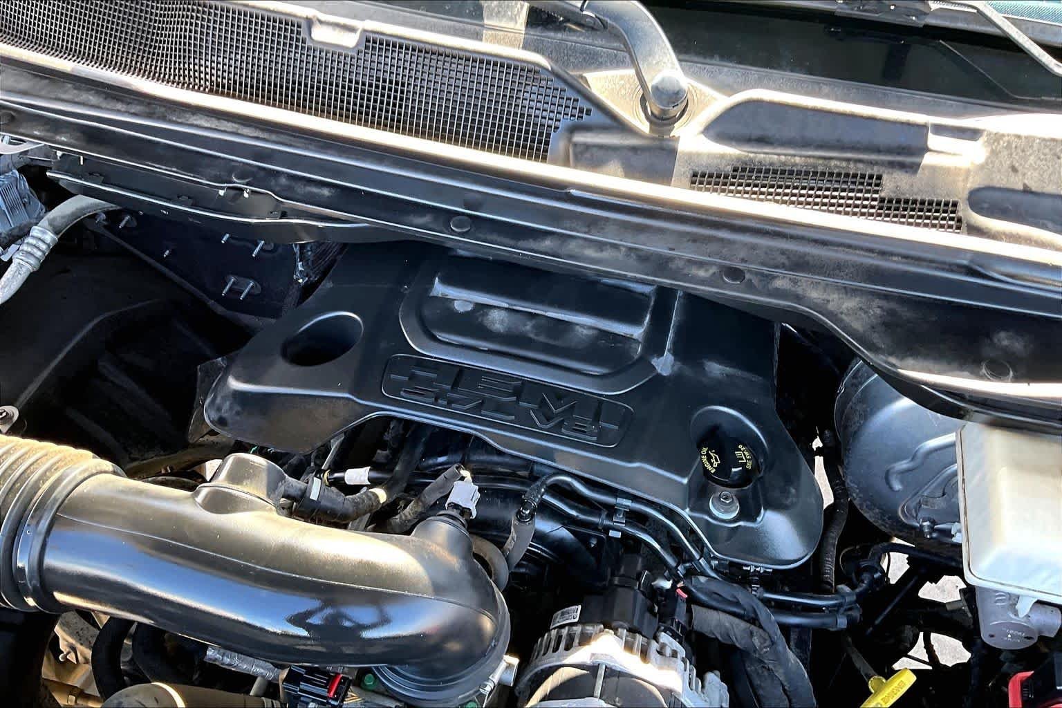 Used 2020 Billet Silver Metallic Clearcoat Ram Laramie image 33