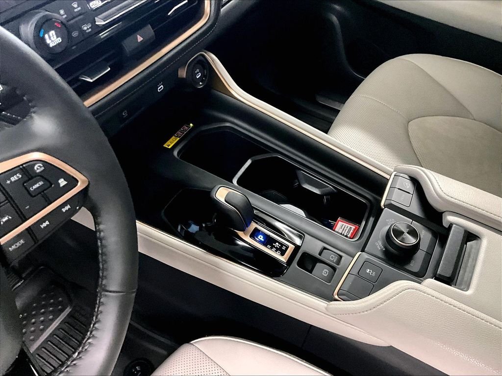 Certified Used 2026  Toyota MAX Platinum image 21