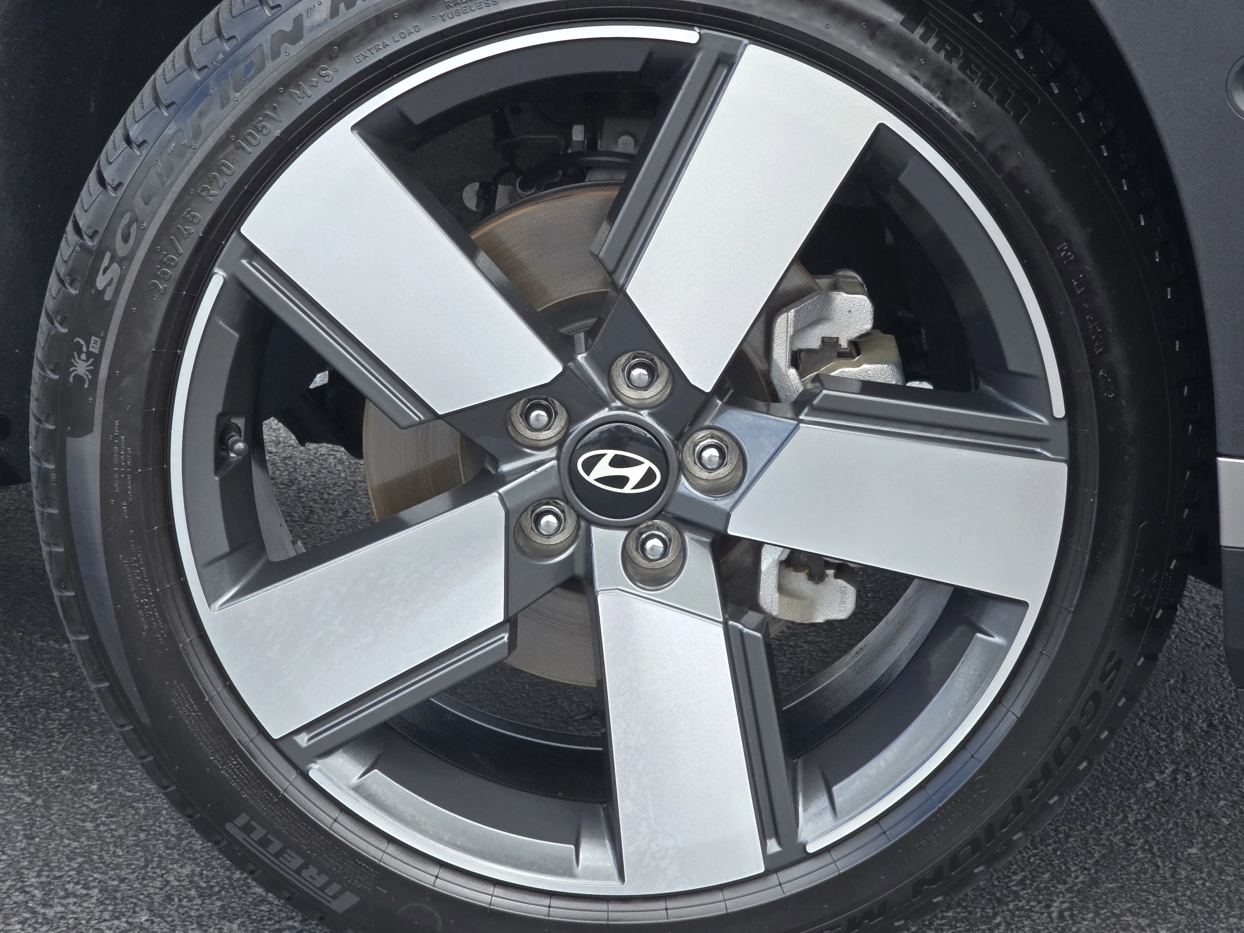 Used 2024 Hampton Gray Hyundai Limited image 17