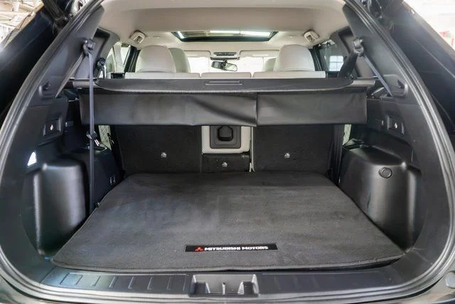 Used 2024 Black Mitsubishi  image 12