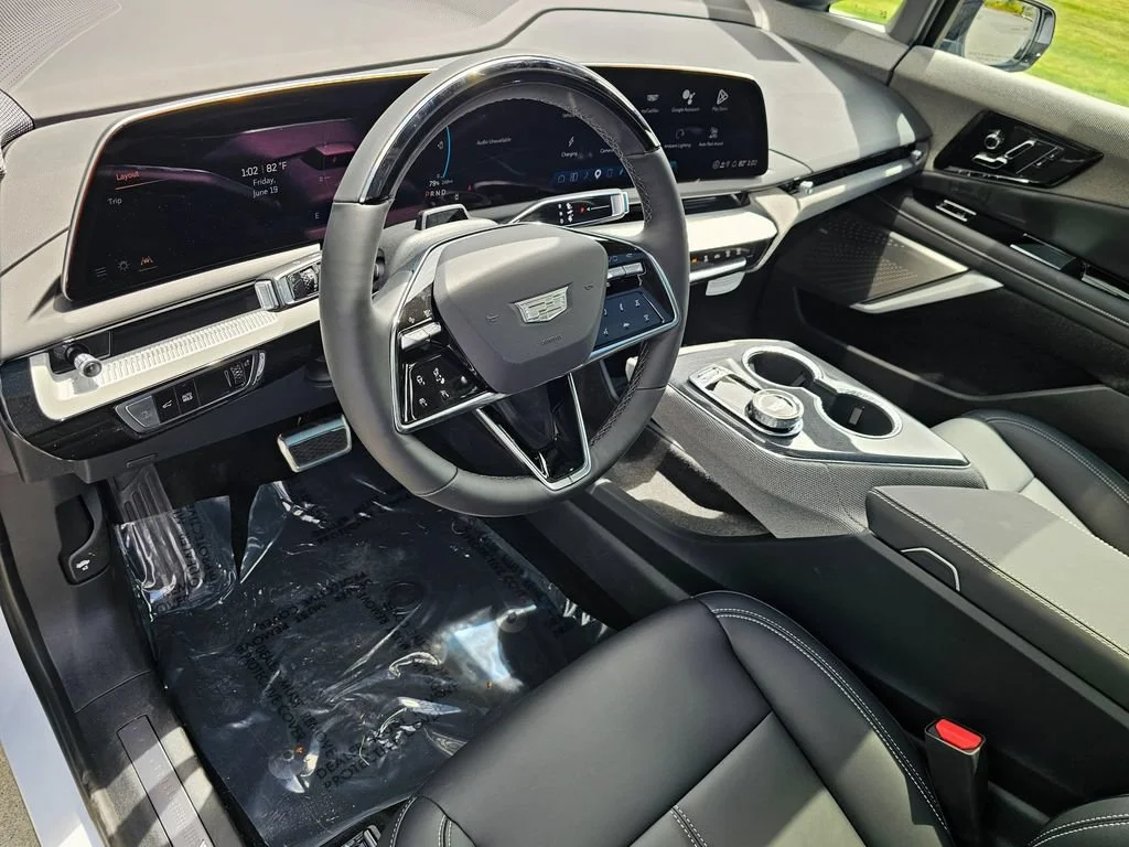 New 2026 Vibrant White Tricoat Cadillac Sport image 19