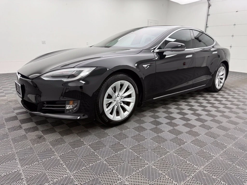 Used 2018 Black Tesla 75D image 2