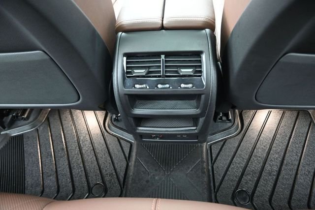 Used 2024 Gray BMW sDrive40i image 27