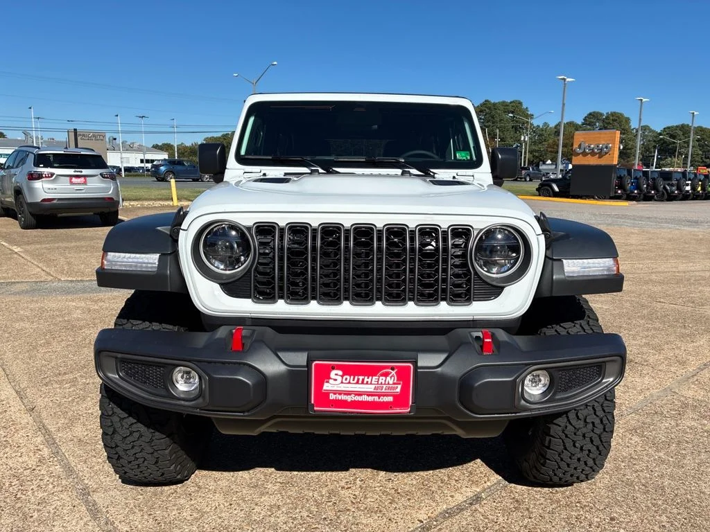 New 2026 Bright White Clear-Coat Exterior Paint Jeep Rubicon image 7