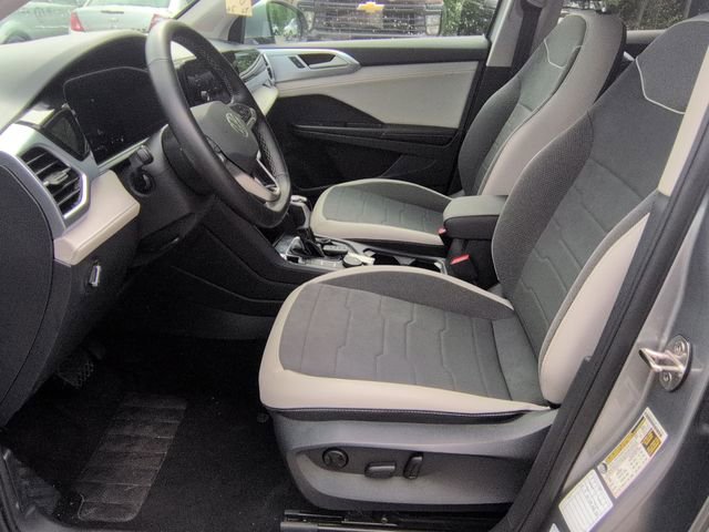 Used 2025  Volkswagen SE image 21
