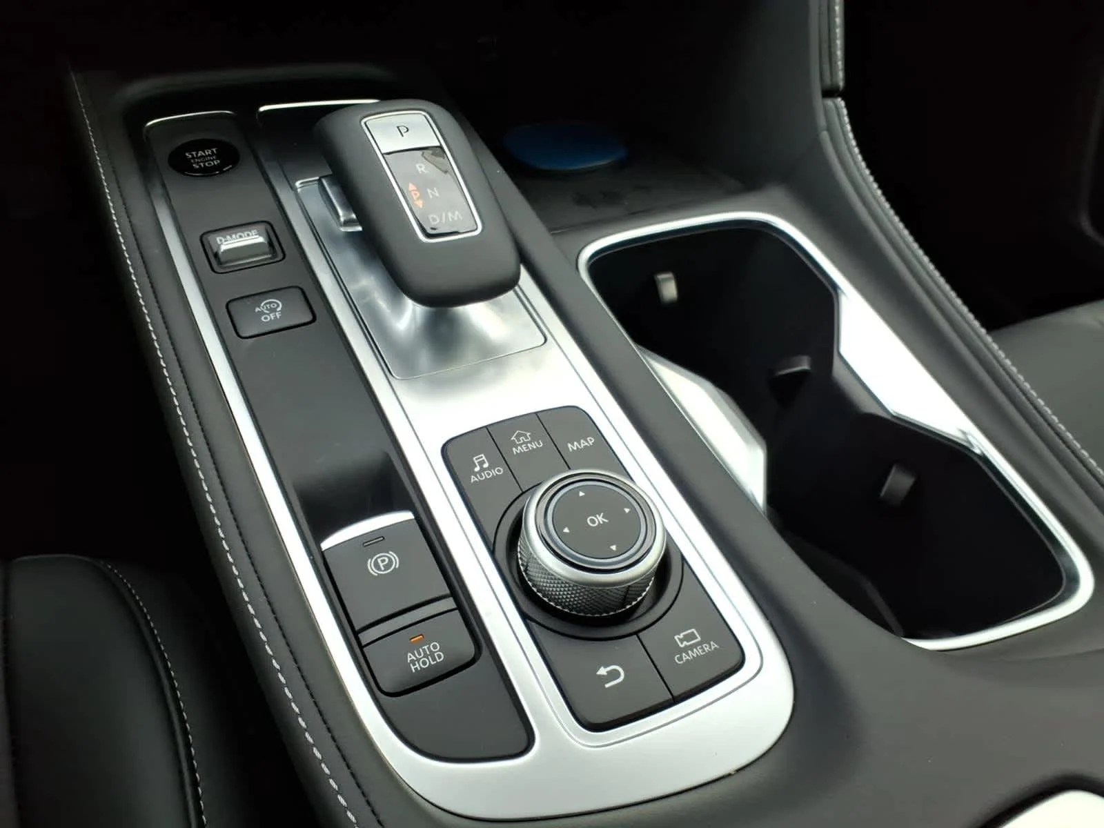 New 2027 Radiant White/Black Obsidian INFINITI SPORT image 13