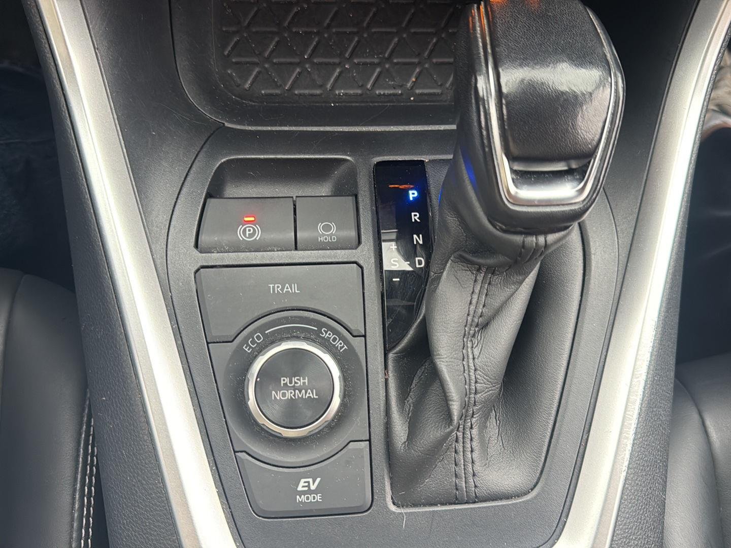 Used 2021 Midnight Black Metallic Toyota XLE Premium image 14