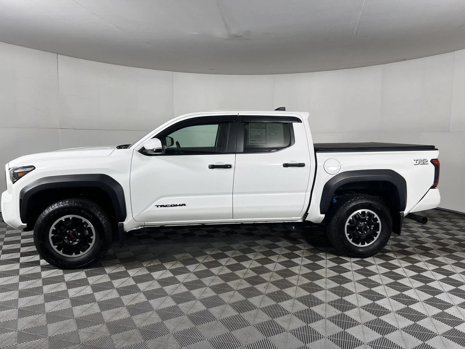 Used 2025  Toyota SR image 9