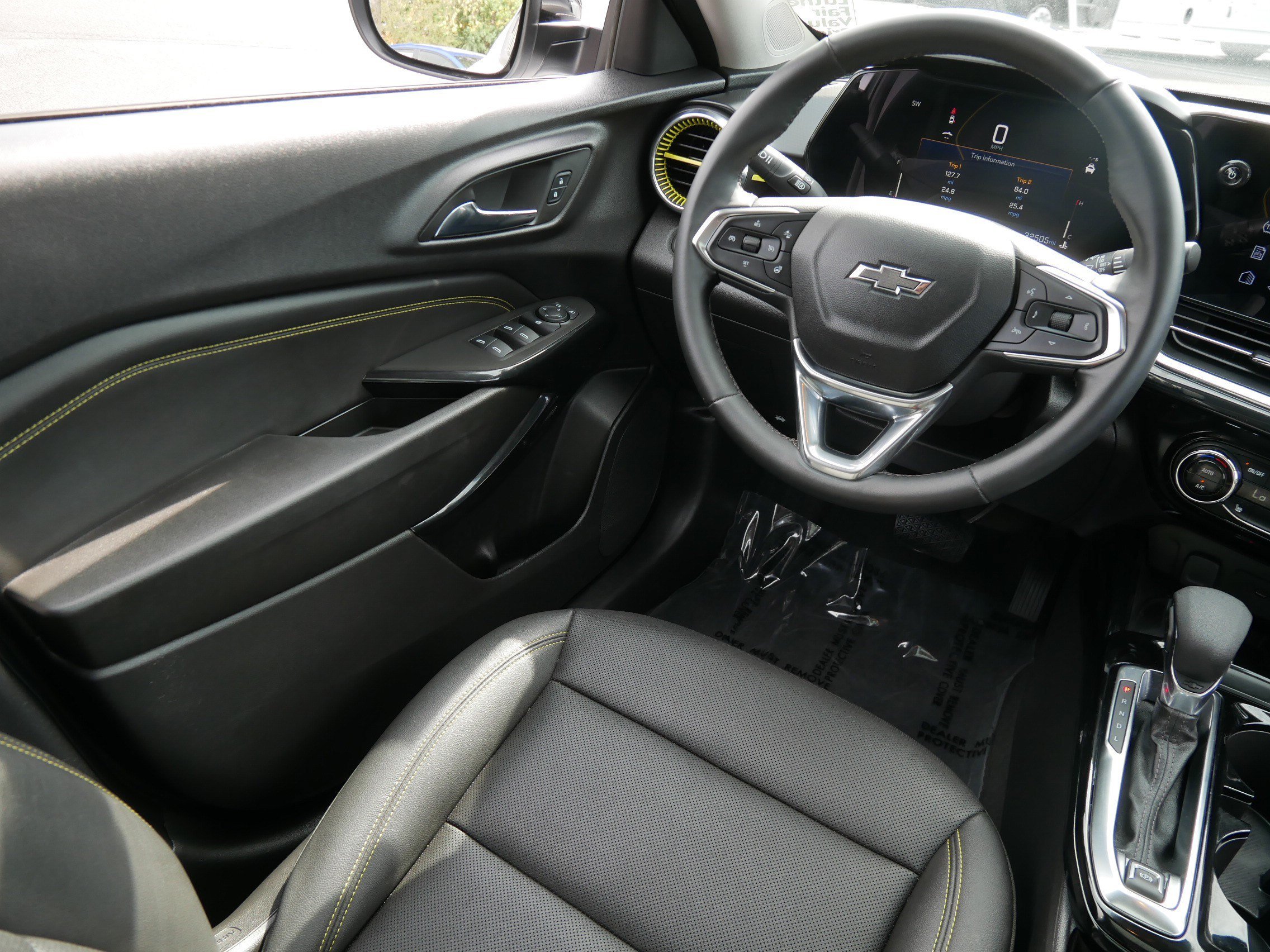 Used 2025 Summit White Chevrolet ACTIV image 9