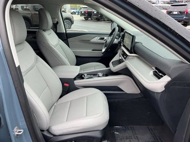 New 2026 Vapor Blue Metallic Ford Active image 30