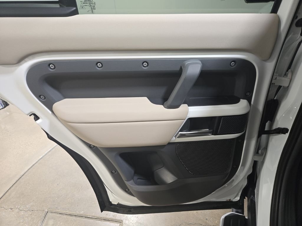 Used 2023 Fuji White Land Rover S image 20