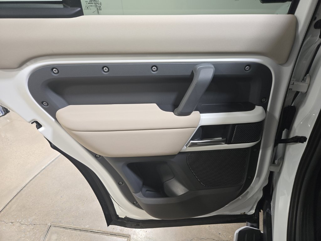 Used 2023  Land Rover S image 20