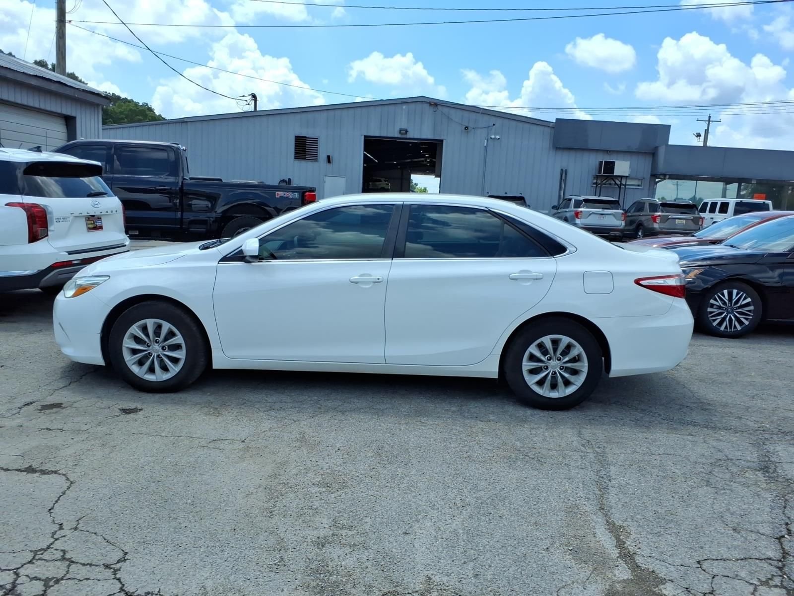 Used 2015 Toyota Camry LE with VIN 4T1BF1FK7FU048260 for sale in Hartselle, AL