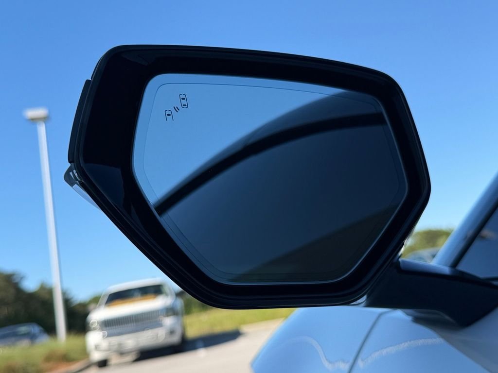 Used 2023 White Chevrolet Stingray image 24