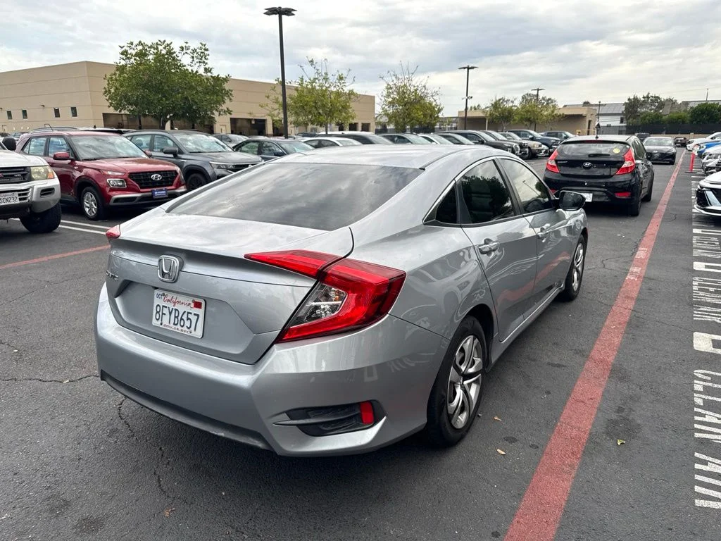 Used 2018 Silver Honda LX image 3
