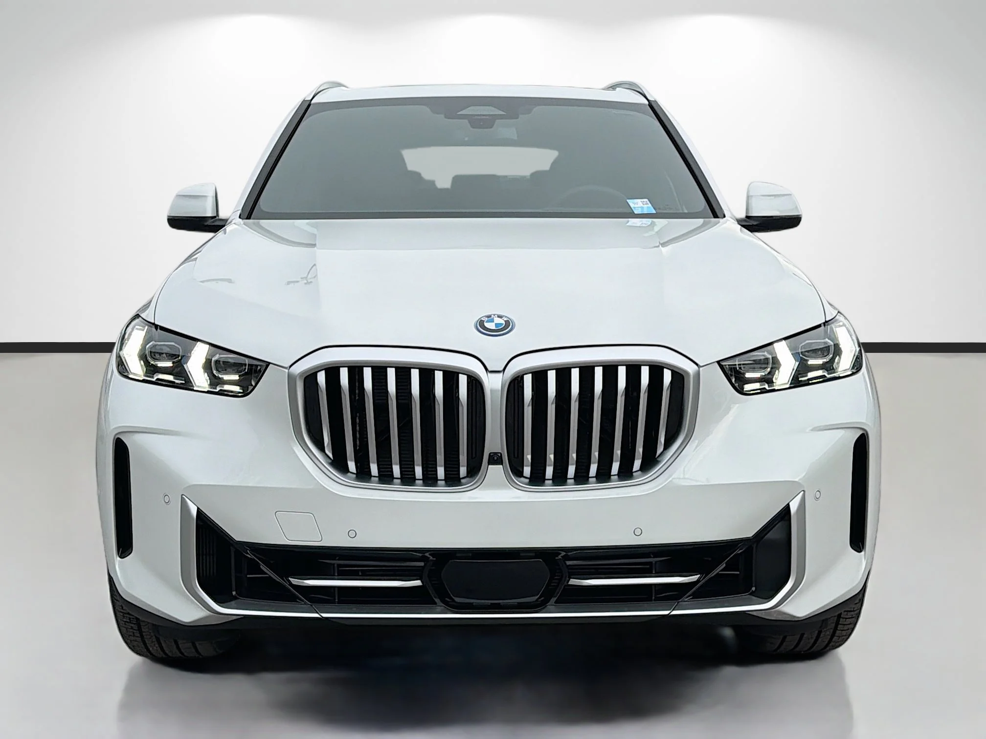 New 2026 Mineral White Metallic BMW xDrive50e image 8