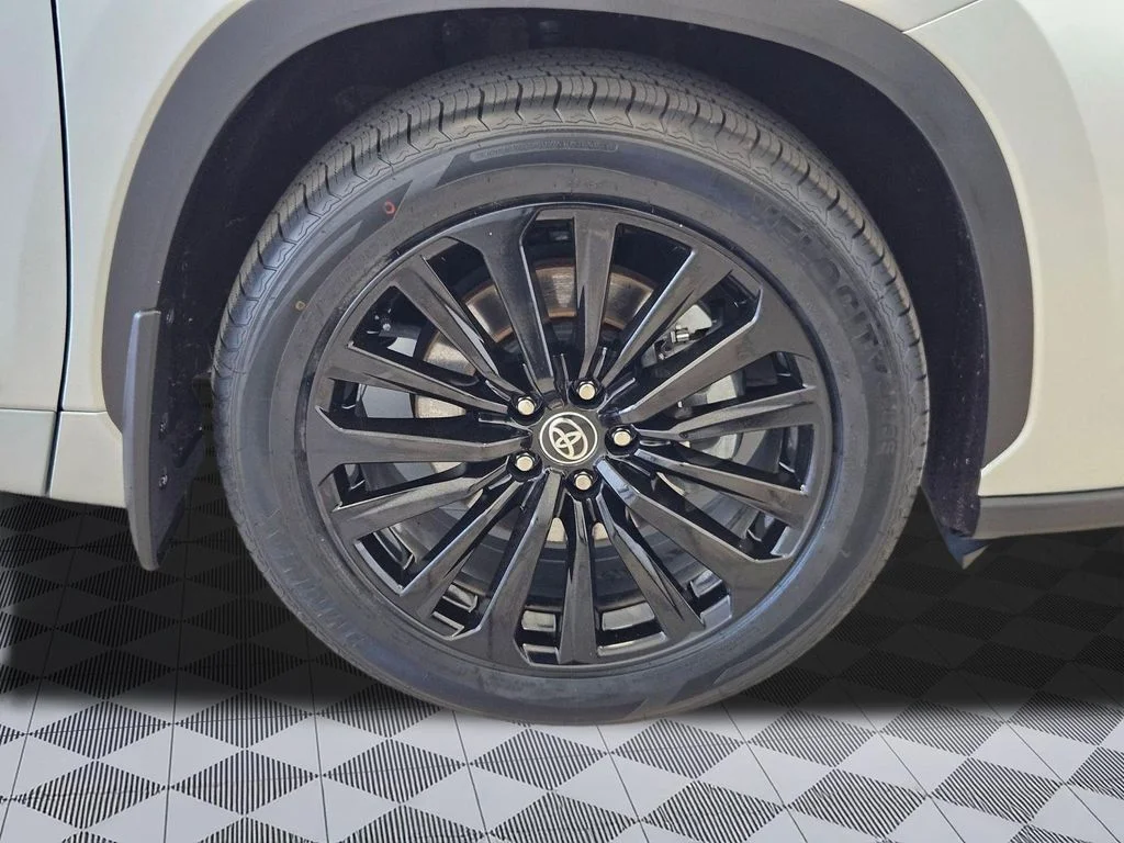 Used 2022 Celestial Silver Metallic Toyota XLE image 31