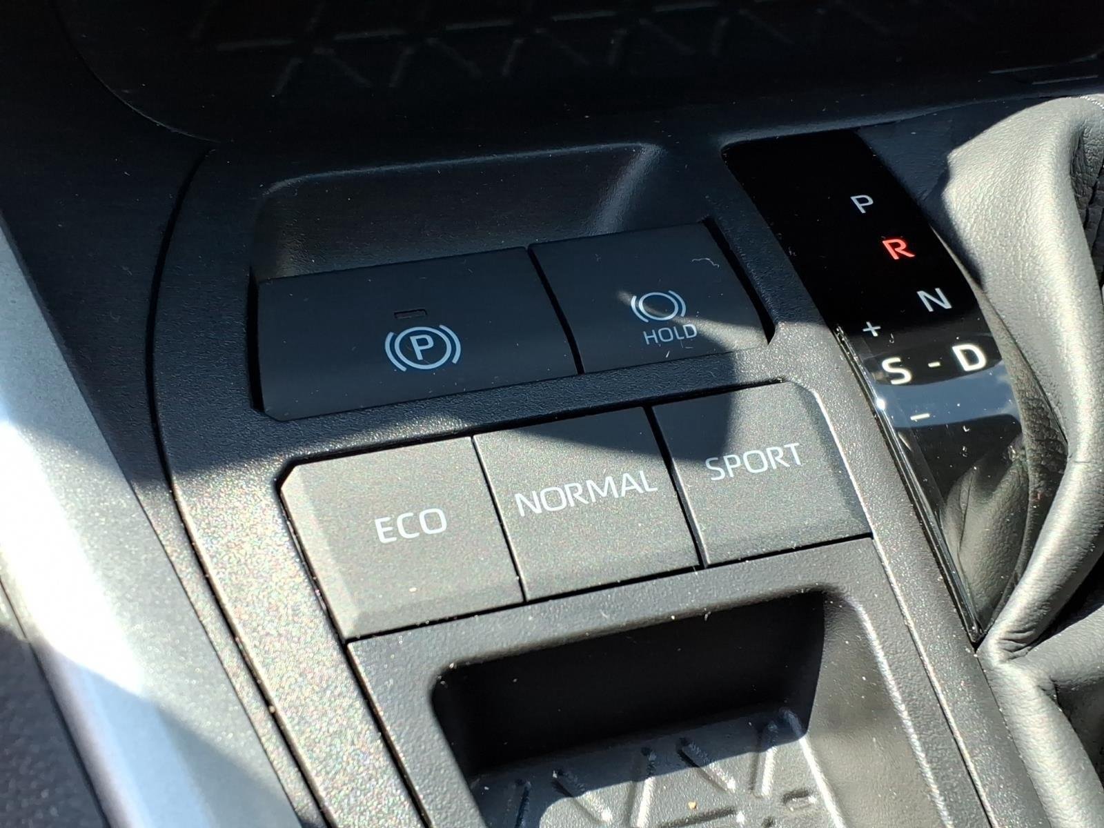 Used 2025 Ice Cap Toyota XLE image 5