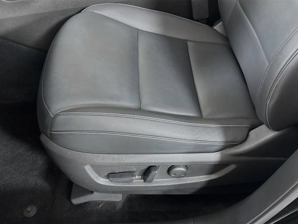Certified Used 2022 Black INFINITI LUXE image 24