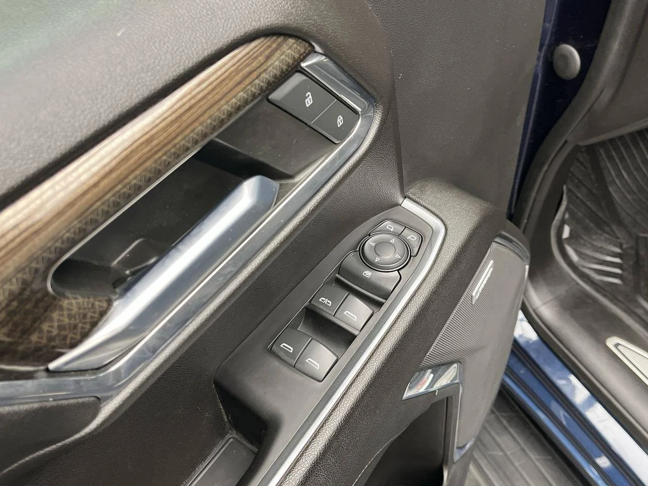 Used 2023 NORTHSKY BLUE METALLIC Chevrolet LT Trail Boss image 9