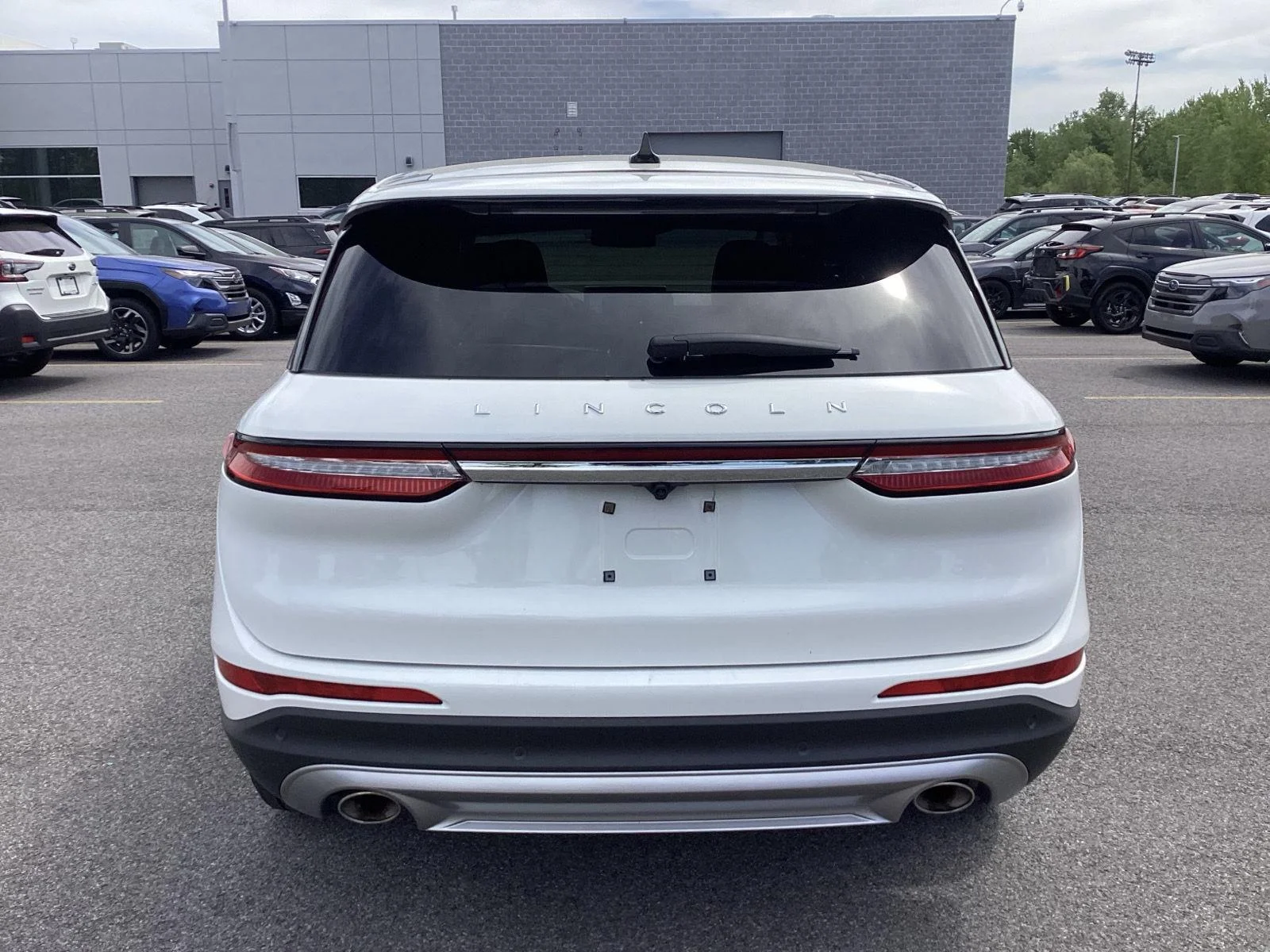 Used 2024 Pristine White Metallic Tri-Coat Lincoln Premiere image 6