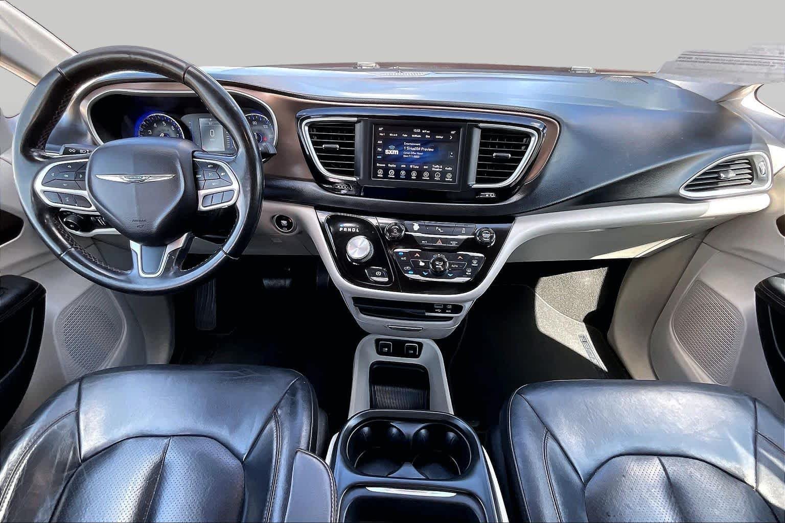 Used 2018 Velvet Red Pearlcoat Chrysler Touring L image 14
