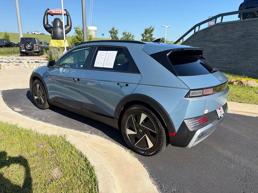 Used 2025 Blue Hyundai SEL image 5