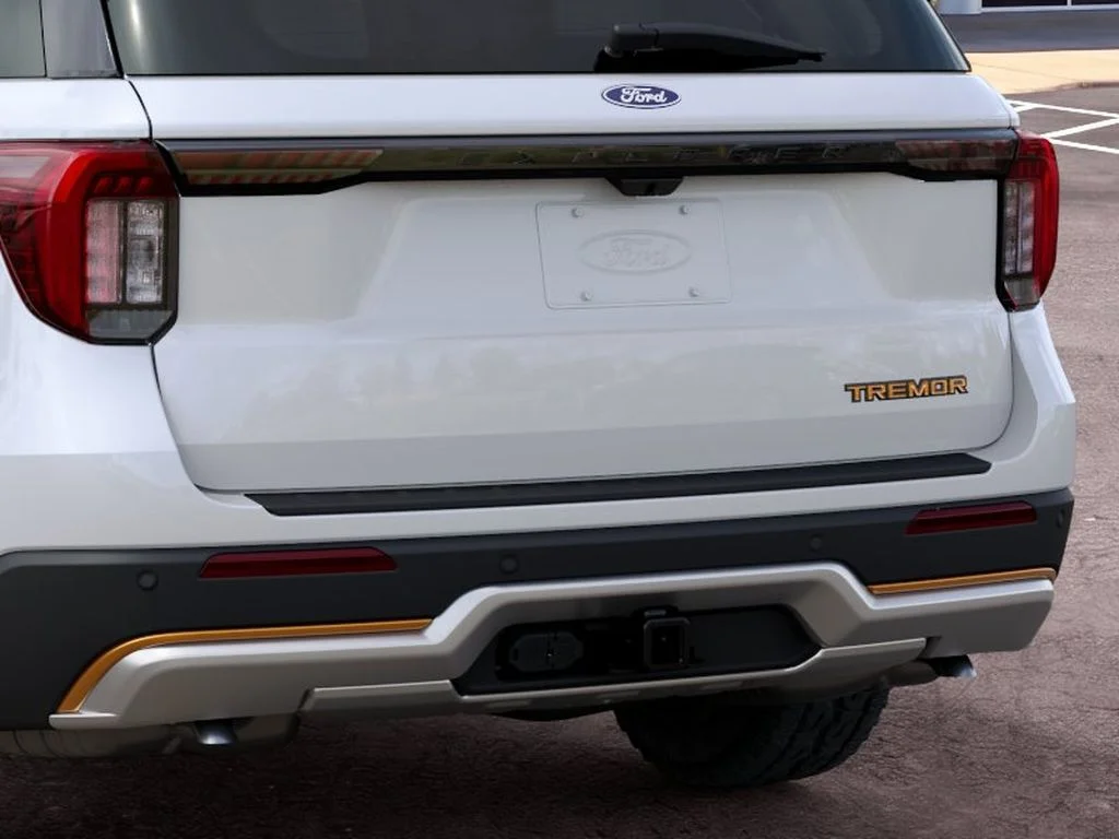 New 2027 Star White Metallic Tri-Coat Ford Tremor image 23