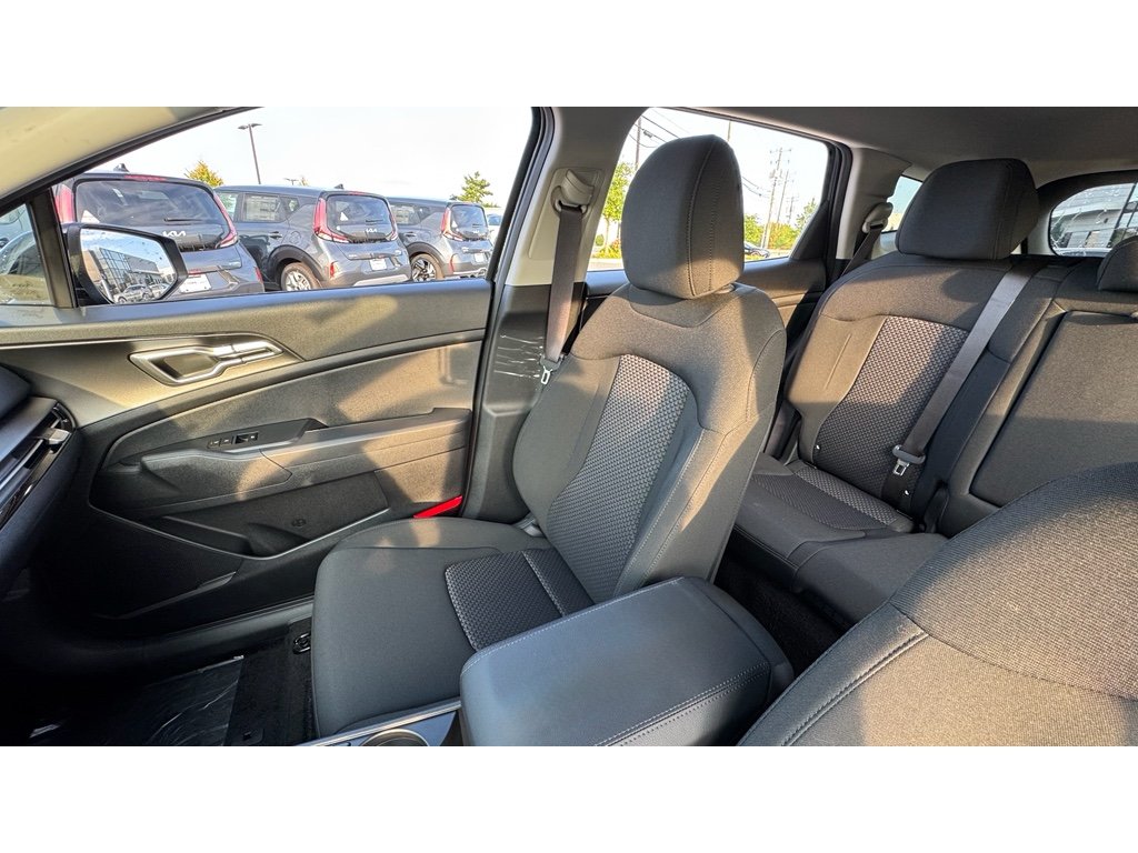 New 2026 Fusion Black Kia LX image 9