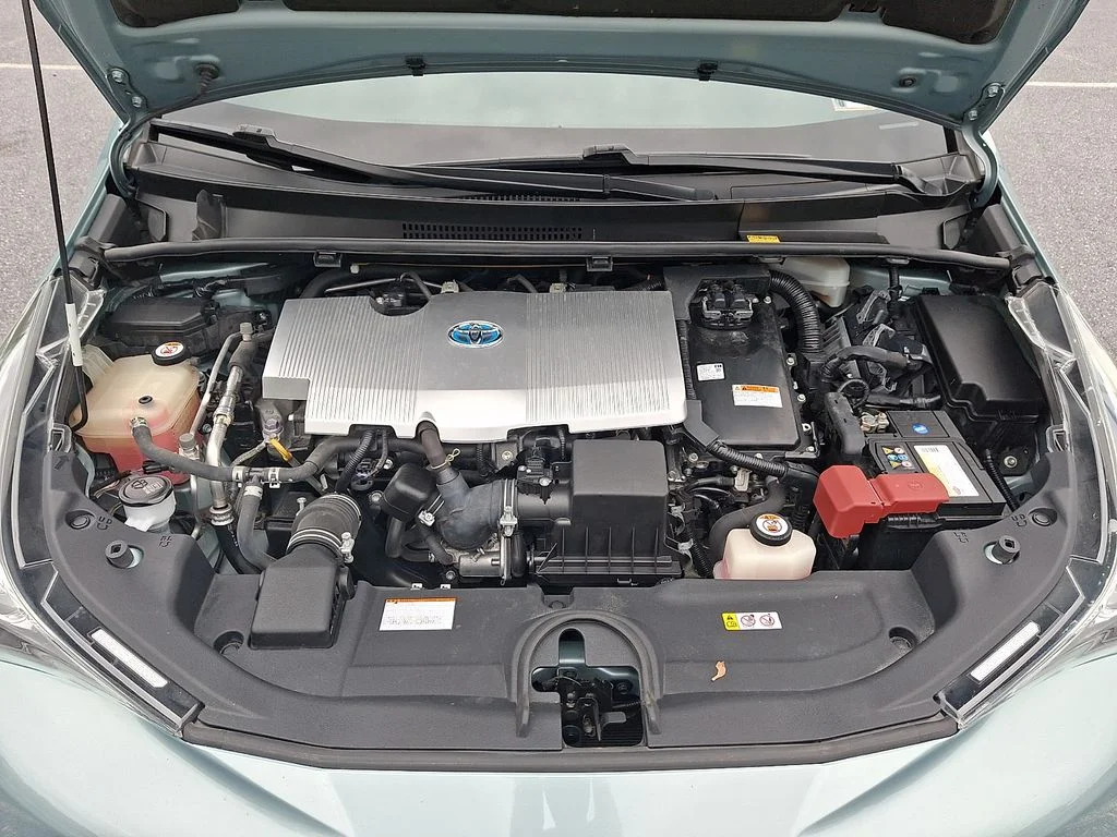 Certified Used 2018 Beige Toyota Three image 28