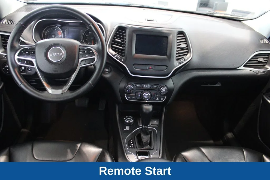 Used 2019 Bright White Clearcoat Jeep Latitude Plus image 8